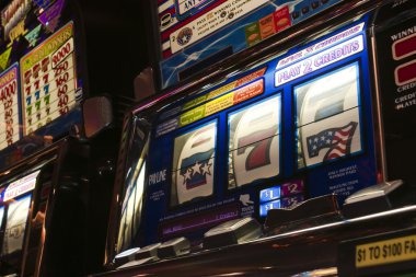 Free spins phase with stacked multipliers